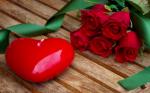 Bộ ảnh valentine 14 2 với những bó hồng kèm hộp quà cực chất số 14
