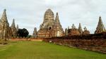 Kinh đô cổ Ayutthaya, nằm cách thủ đô Bangkok 76 km về phía Bắc. Trải rộng trên diện tích tới 2.557 km2 là cả trăm công trình kiến trúc, chủ yếu được xây bằng gạch nung đỏ au, cái nguyên vẹn. Đây là một tổ hợp di tích bao gồm rất nhiều đền , chùa, bảo tàng , v..v.. Công viên hiện tại là một trong những di tích hàng năm thu hút rất đông du khách