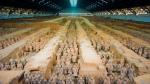 Khu tượng đất nung và ngựa - Đây là công trình khảo cổ quan trọng nhất thế kỷ 20, nằm cách lăng mộ Tần Thủy Hoàng khoảng 1,5km, được phát hiện lần đầu tiên vào năm 1974. Đây là cảnh tượng không thể bỏ qua của du khách khi tới Trung Quốc với hơn 8000 chiến binh đất sét có kích thước như người bình thường, người ngựa giàn trận chiến đấu.