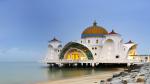 Nhà thờ Hồi giáo Melaka Straits: Nhà thờ được mở của năm 2006, nằm ở bờ biển phía Nam đảo Malaka. Công trình này có tháp cao gần 30 m.  Khi nước biển dâng cao, nhà thờ như một công trình đang nổi.