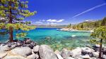Hồ Tahoe là một trong những thắng cảnh nổi tiếng và lâu đời nhất nước Mỹ với số tuổi là 2 triệu năm. Hồ nước ngọt này thuộc dãy núi Sierra Nevada, trải dài theo biên giới giữa hai bang California và Nevada và nằm ở  phía tây của thành phố Carson, Nevada. Như một bức tranh thủy mặc của tạo hóa, nơi đây được bao quanh bởi những dãy núi trùng điệp trải dài tít tắp, đan xen vào đó là những đồi thông xanh mướt bạt ngàn, mặt hồ phẳng lặng với làn nước xanh mát, trong vắt. Mọi cảnh vật như hòa vào nhau, không tồn tại bất kì một ranh giới nào.