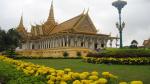 Chùa Bạc nằm trong khu phức hợp Cung điện Hoàng gia ở Phnom Penh, Chùa Bạc có nhiều bảo vật quốc gia như tượng Phật vàng và tượng Phật kim cương. Đáng chú ý nhất là bức tượng Phật pha lê baccarat thế kỷ 17 (Đức Phật ngọc bích của Campuchia) và một bức tượng Phật Maitreya vàng sống được trang trí với 9584 viên kim cương. Bức tường bên trong sân chùa Bạc được trang trí bằng bức tranh tường đầy màu sắc, mô tả huyền thoại Ramayana, được vẽ bởi các nghệ sỹ Khmer vào năm 1903-04.