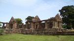 Preah Vihear là một ngôi đền Khmer nằm trên vách đá dài 525 mét ở dãy núi Dângrêk, biên giới giữa Campuchia và Thái Lan. Đây là đền thờ có khung cảnh hùng vĩ nhất trong các đền thờ Khmer. Hầu hết ngôi đền được xây dựng vào thế kỷ 11 và 12 dưới thời trị vì của vua Khmer vua Suryavarman I và Suryavarman II. Đền thờ thần Hindu – Shiva. Preah Vihear đã từng chứng kiến sự tranh chấp lãnh thổ kéo dài giữa Thái Lan và Campuchia, có nhiều binh lính đã thiệt mạng trong vụ đụng độ vào năm 2009.