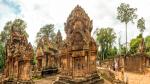 Đền Banteay Srei hay còn được gọi là Banteay Srey là ngôi đền dành cho các nữ tu, tên gọi của ngôi đền còn là nơi ở của phụ nữ. Ngôi đền cổ nay thuộc quần thể Angkor Thom được xây dựng để thờ thần Hindu, trong đó thờ vị thần tối cao Shiva trong Hindu giáo của Ấn Độ. Ngôi đền nằm gần đồi Phnom Dei, cách nhóm đền kinh đô cổ đại  Yasodharapura 25km về phía đông bắc.