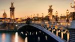  Cây cầu nổi tiếng và đẹp nhất của Paris chính là cầu Alexandre Đệ Tam. Không chỉ đơn thuần là một cây cầu bắc ngang sông Seine, cầu Alexandre Đệ Tam như một đại lộ danh vọng thu nhỏ với những chi tiết nghệ thuật điêu khắc đỉnh cao, là một biểu trưng của bang giao quốc tế giữa Pháp và Nga. Với du khách, đây xứng đáng là một địa danh không thể bỏ qua khi đến thăm thủ đô Paris.