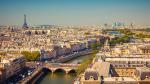 Thu hút hơn 45 triệu du khách hàng năm, Paris là điểm đến du lịch nổi tiếng nhất thế giới. Được mệnh danh là thành phố ánh sáng, thành phố của tình yêu và thủ đô thời trang.  Nổi tiếng với không khí lãng mạn và sự phát triển trong các ngành công nghiệp như giải trí, ẩm thực, thời trang và nghệ thuật. Ngoài những điểm mốc như biểu tượng như tháp Eiffel, Arc de Triomphe và Nhà thờ Đức Bà, Paris cũng là nơi có nhiều bảo tàng tốt nhất thế giới bao gồm Bảo tàng Louvre và Musee d