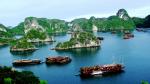 Vịnh Hạ Long là địa điểm du lịch nổi tiếng của Việt Nam, nằm ở phần bờ Tây vịnh Bắc Bộ tại khu vực biển Đông Bắc Việt Nam. Với hàng nghìn hòn đảo kỳ vĩ, thành quả kì diệu của tạo hóa, vịnh Hạ Long được UNESCO nhiều lần công nhận là di sản thiên nhiên của thế giới. Du lịch Hạ Long có lợi thế phong cảnh tuyệt đẹp, hấp dẫn với du khách trong nước và quốc tế.

