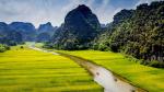 Khu du lịch Tam Cốc-Bích Động hiện có diện tích tự nhiên là 350,3 ha cách thành phố Ninh Bình 7 km, cách thành phố Tam Điệp 9 km. Tam Cốc - Bích Động, còn được biết đến với những cái tên nổi tiếng như 