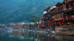 Phượng Hoàng là một thị trấn cổ của Trung Quốc, nằm tại huyện Phượng Hoàng, phía tây tỉnh Hồ Nam (Trung Quốc). Mảnh đất này chứa đựng nhiều giá trị văn hóa lịch sử của Trung Quốc. Phượng Hoàng uốn khúc quanh co bên con sông Đà Giang dài khoảng 5 km. 