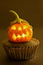 Ý tưởng trang trí bánh cupcake halloween bí ngô 