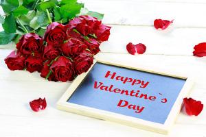 Bộ ảnh valentine 14 2 với những bó hồng kèm hộp quà cực chất