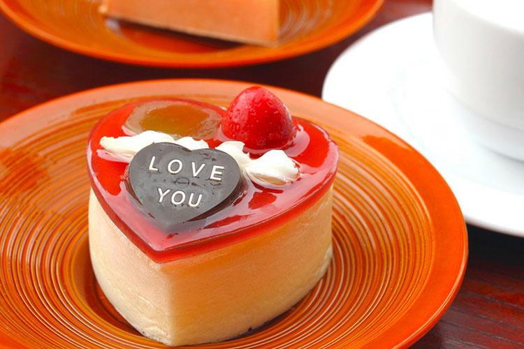Bánh sinh nhật hình trái tim! Bạn muốn tặng cho người yêu của mình một chiếc bánh sinh nhật đẹp và ý nghĩa? Hãy xem hình ảnh bánh sinh nhật hình trái tim này, bạn sẽ tìm thấy những chiếc bánh tuyệt đẹp với những thiết kế đầy tình yêu để tặng người yêu của mình.